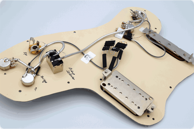 Historic E-guitar: Idea Pickguard AMEfication