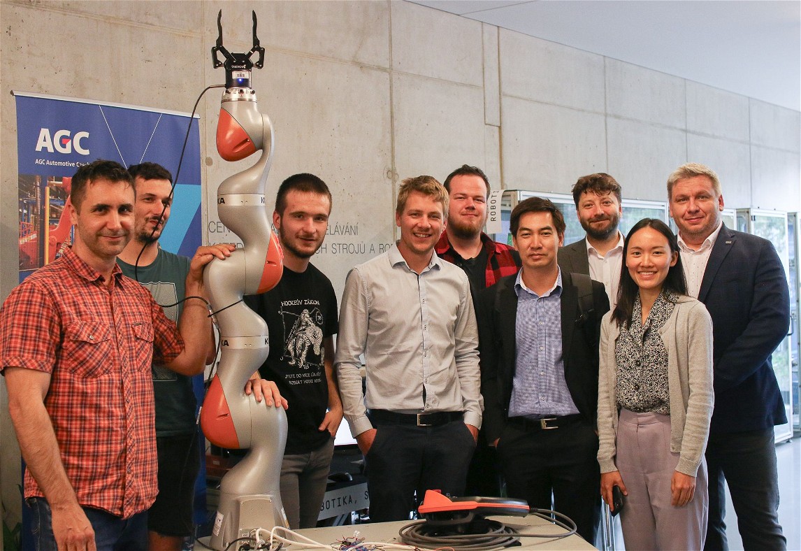 TUL Welcomes Guests From Thailand For Robotics Collaboration